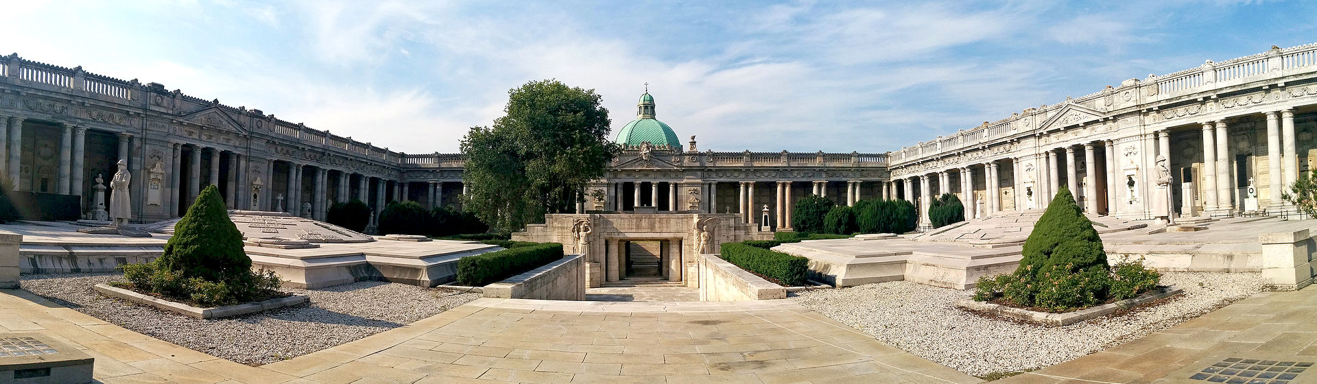 32 1920px-Monumento_dei_Martiri_Fascisti.jpg