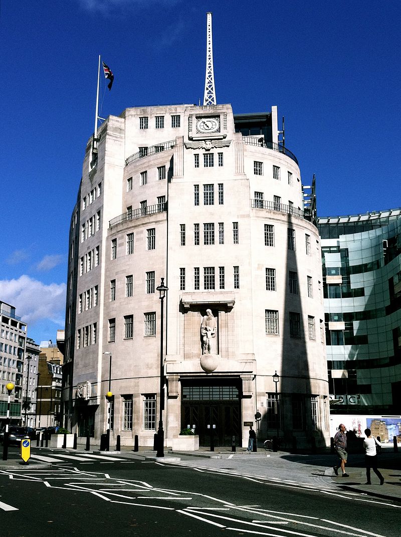 32 800px-Broadcasting_House_and_East_Wing.jpg