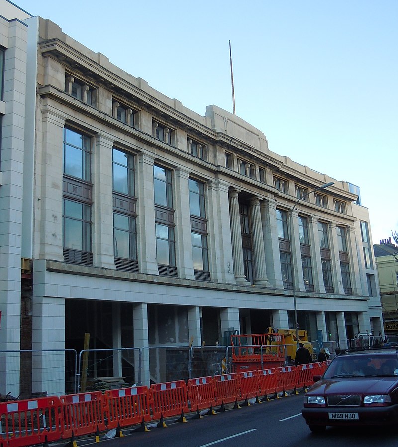 32 800px-Former_Co-Op_Department_Store_Building,_London_Road,_Brighton_(October_2014)_(2).jpg