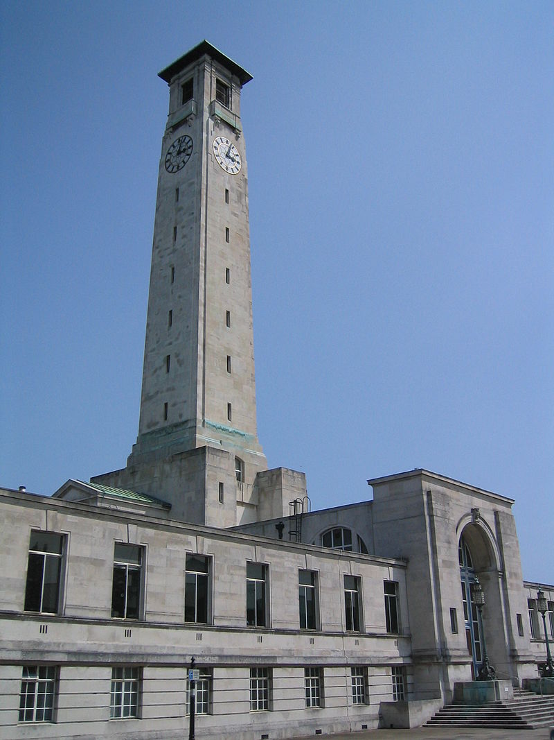 32 800px-Southampton-CivicCentre-West.jpg