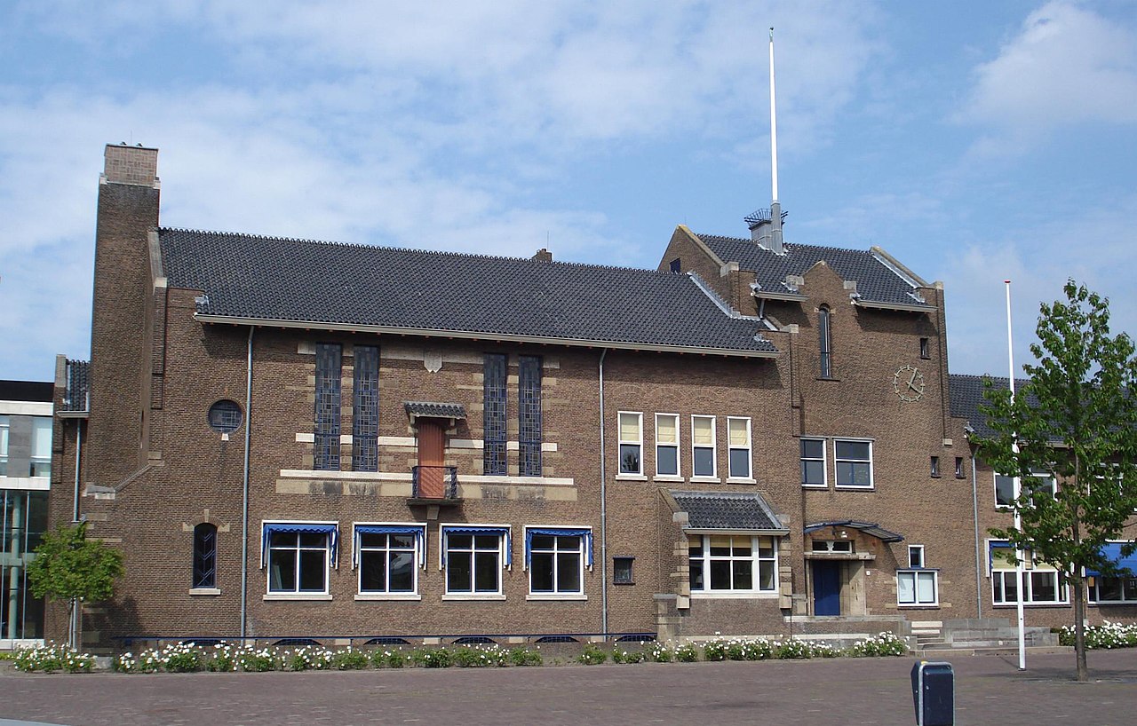 32 Zwijndrecht_raadhuis.jpg