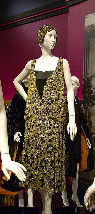 320px-Chiffon_dress_-_Coco_Chanel_(39715882951).jpg