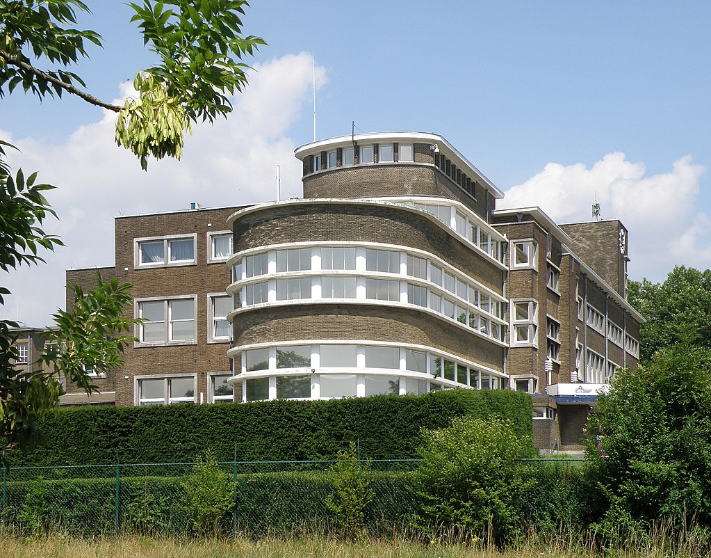 33 1024px-Antwerpen_Hogere_Zeevaartschool_15.jpg