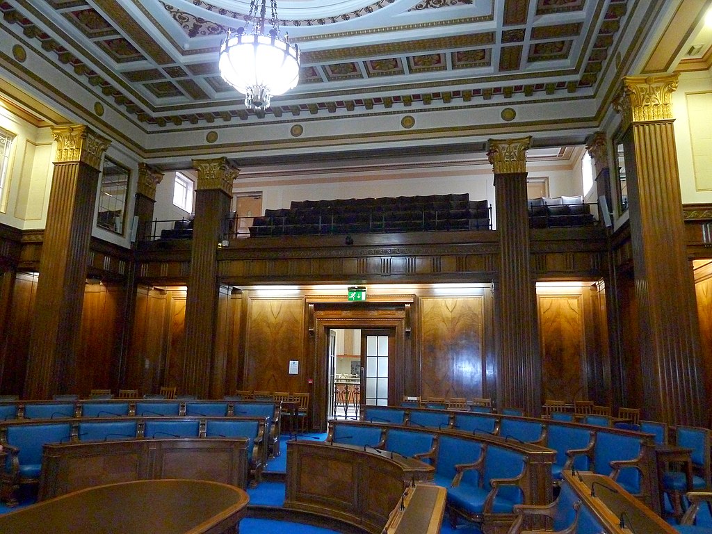33 1024px-Barnsley_Town_Hall_court_room_(1).jpg