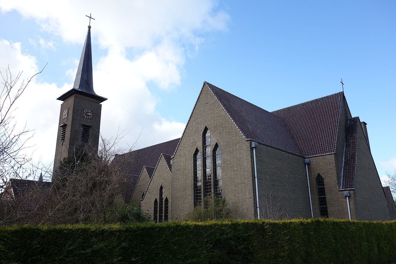 33 1280px-Achterzijde_Martinuskerk,_Zwaag.jpg