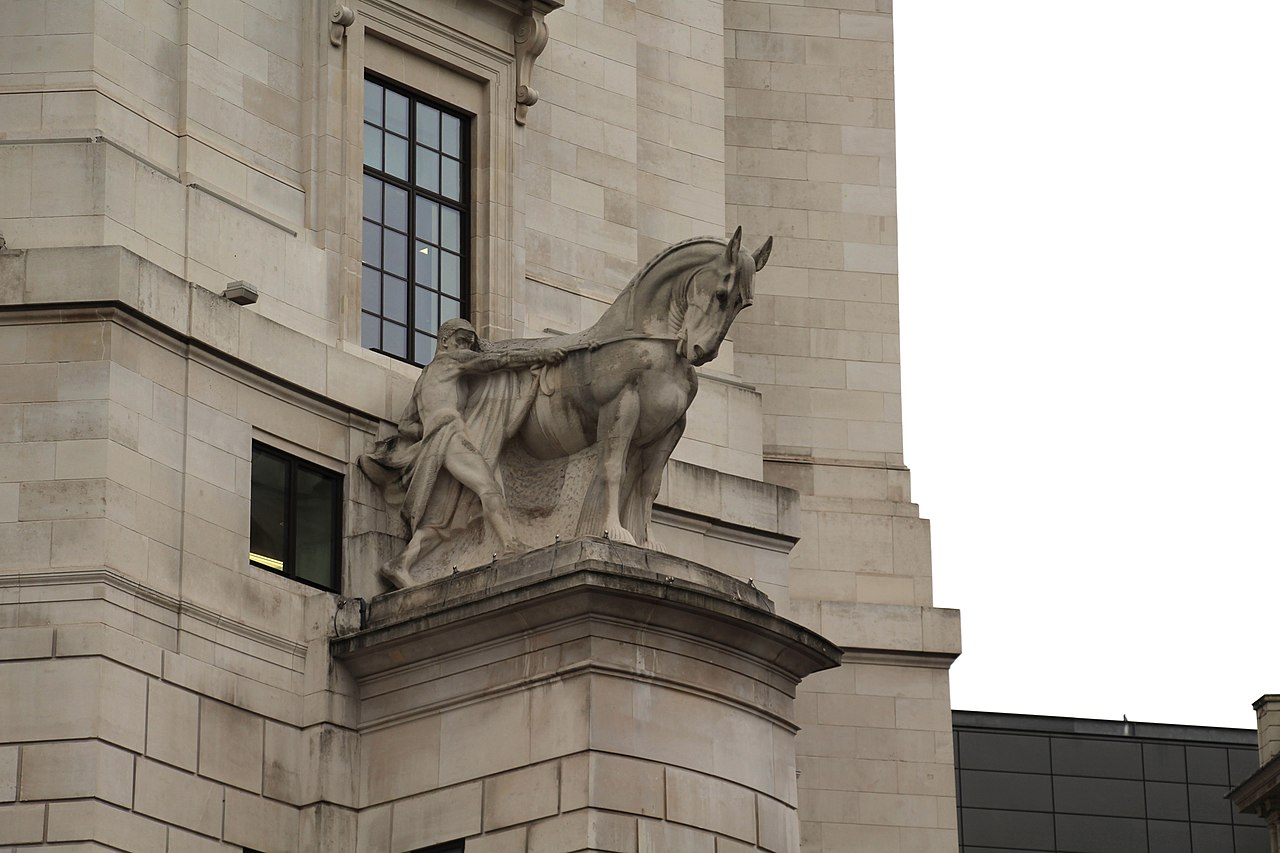 33 1280px-London_-_Unilever_House.jpg
