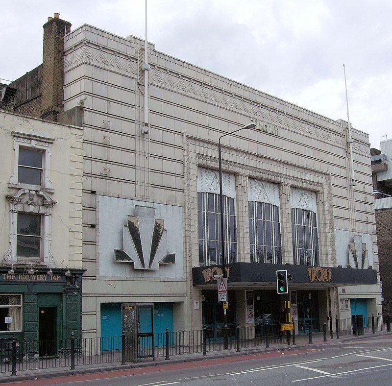 33 800px-The_Troxy,_Commercial_Road_-_East_London..jpg