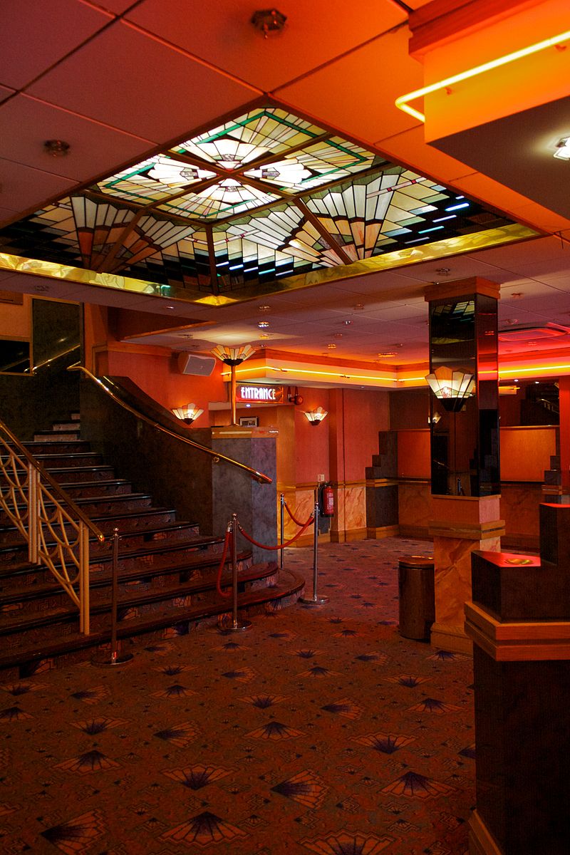 33 800px-Troxy_Entrance_Hall_1.jpg