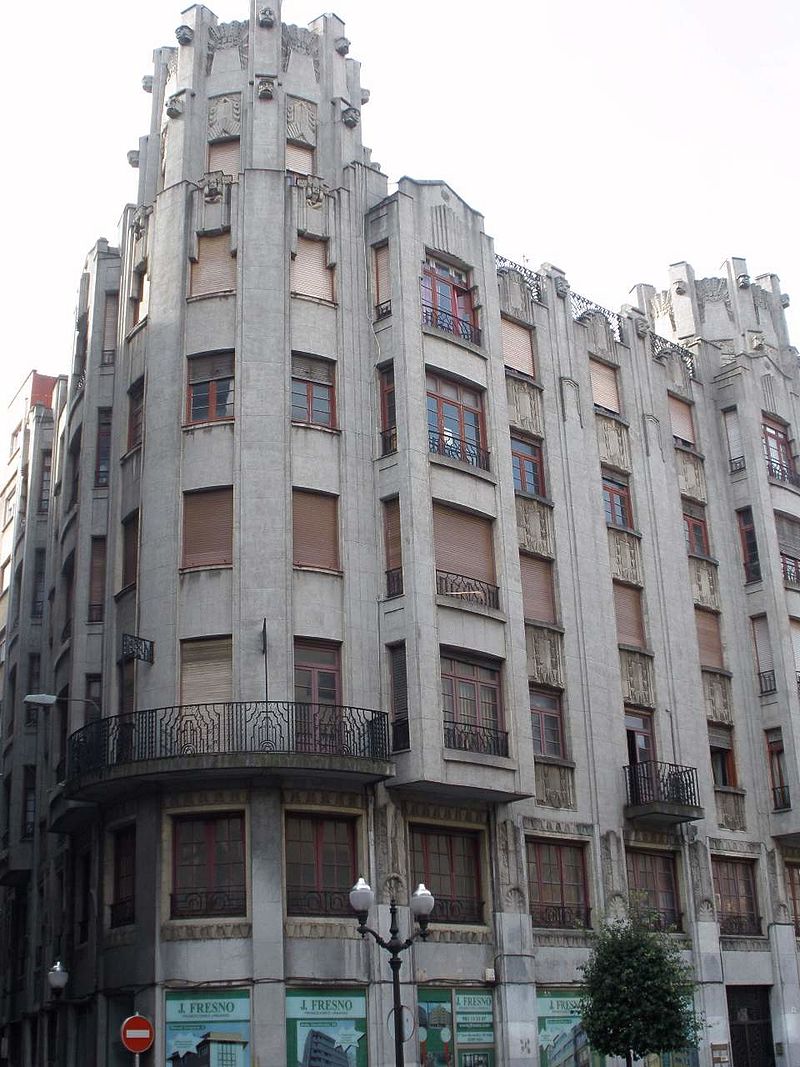 33Gijón_-_Edificio_de_estilo_art_decó_en_la_calle_Marqués_de_San_Esteban,_27_(2).JPG