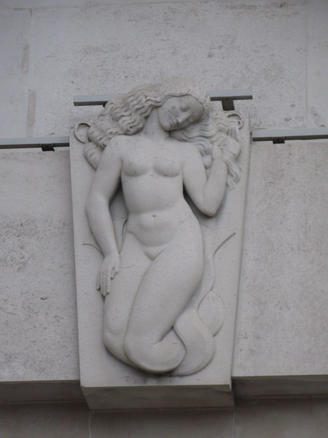 33Mermaid_on_Unilever_House_-_geograph.org.uk_-_1131779.jpg