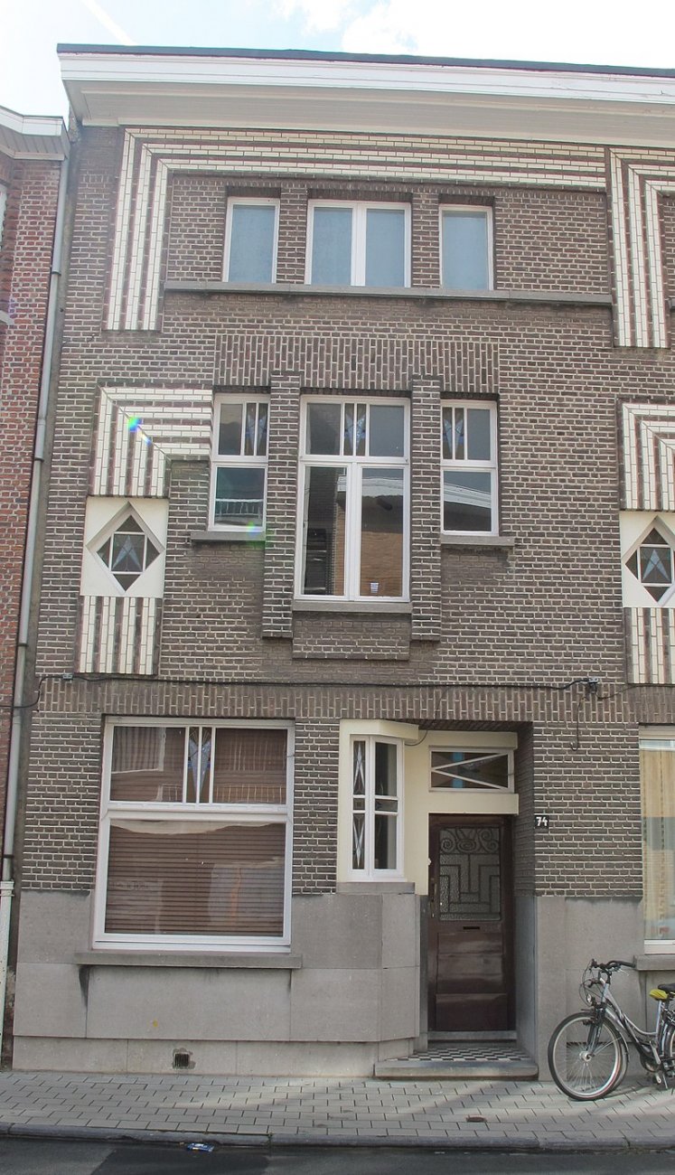 33Woning_naar_ontwerp_van_August_en_Leander_Waterschoot,_Mgr._Stillemansstraat_74.jpg