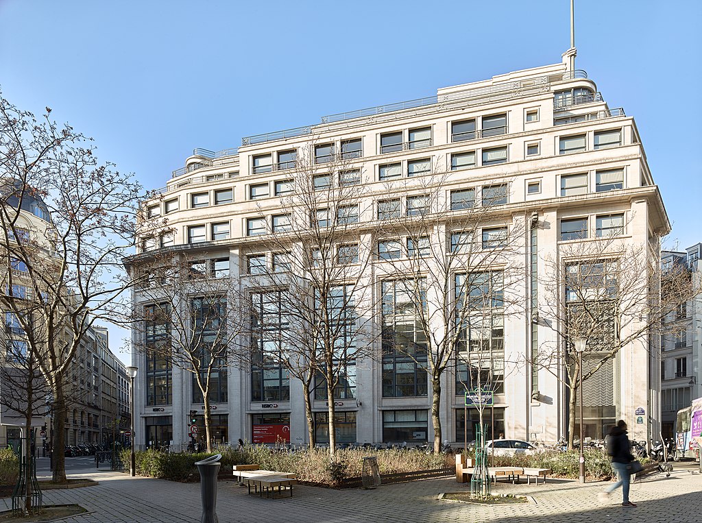 34 1024px-Gecina_-_le_building.jpg