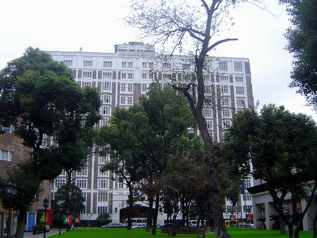 34 1024px-Shanghai0612_Jinjiang2.jpg