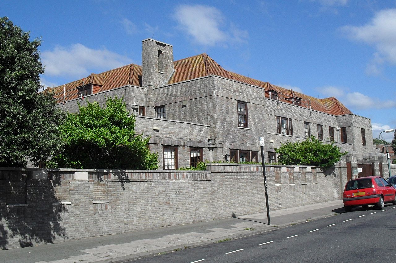 34 1280px-Barford_Court,_Princes_Crescent,_Hove_(IoE_Code_365555).jpg