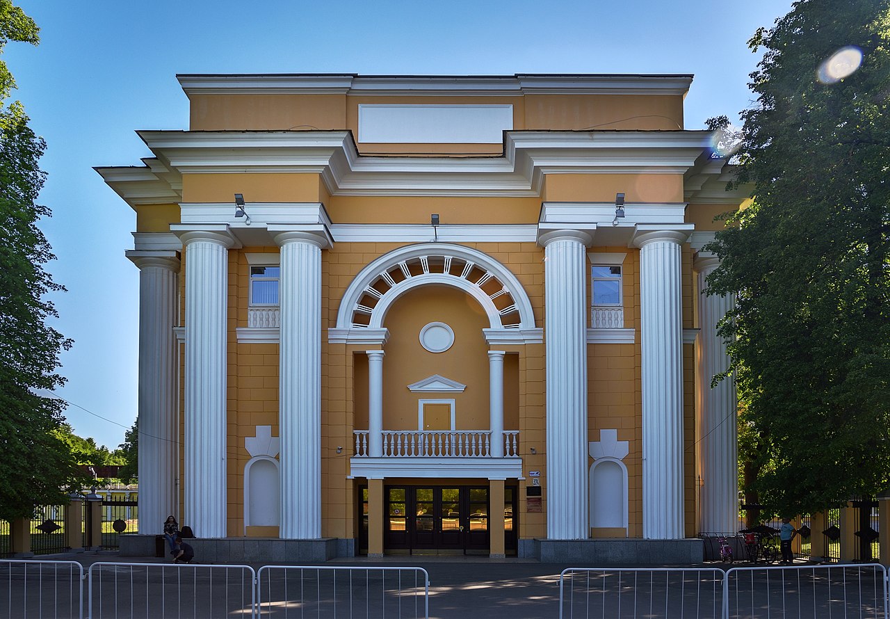 34 1280px-Kolomna_OktyabrskoyRevolutsii324_005_1714.jpg