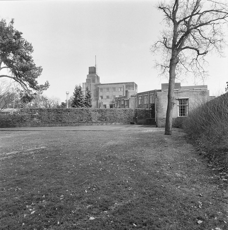 35 800px-Exterieur_OVERZICHT_ACHTERZIJDE_VLEUGEL_C_-_Zuidlaren_-_20271174_-_RCE.jpg