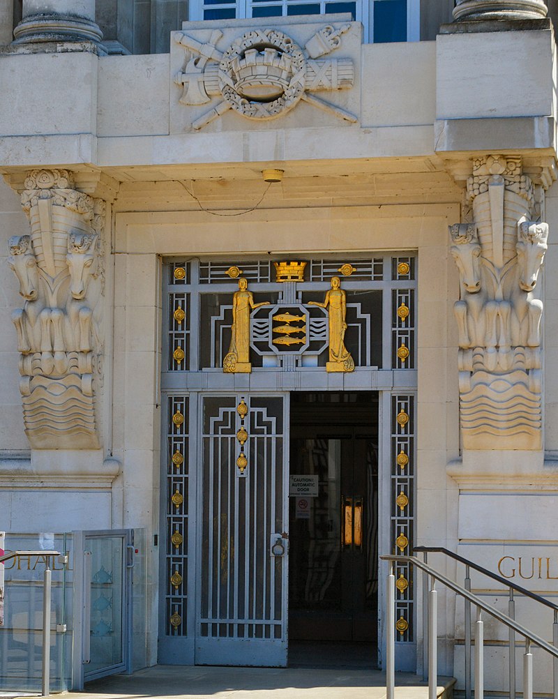 35 800px-Kingston_Guildhall_entrance_door.jpg