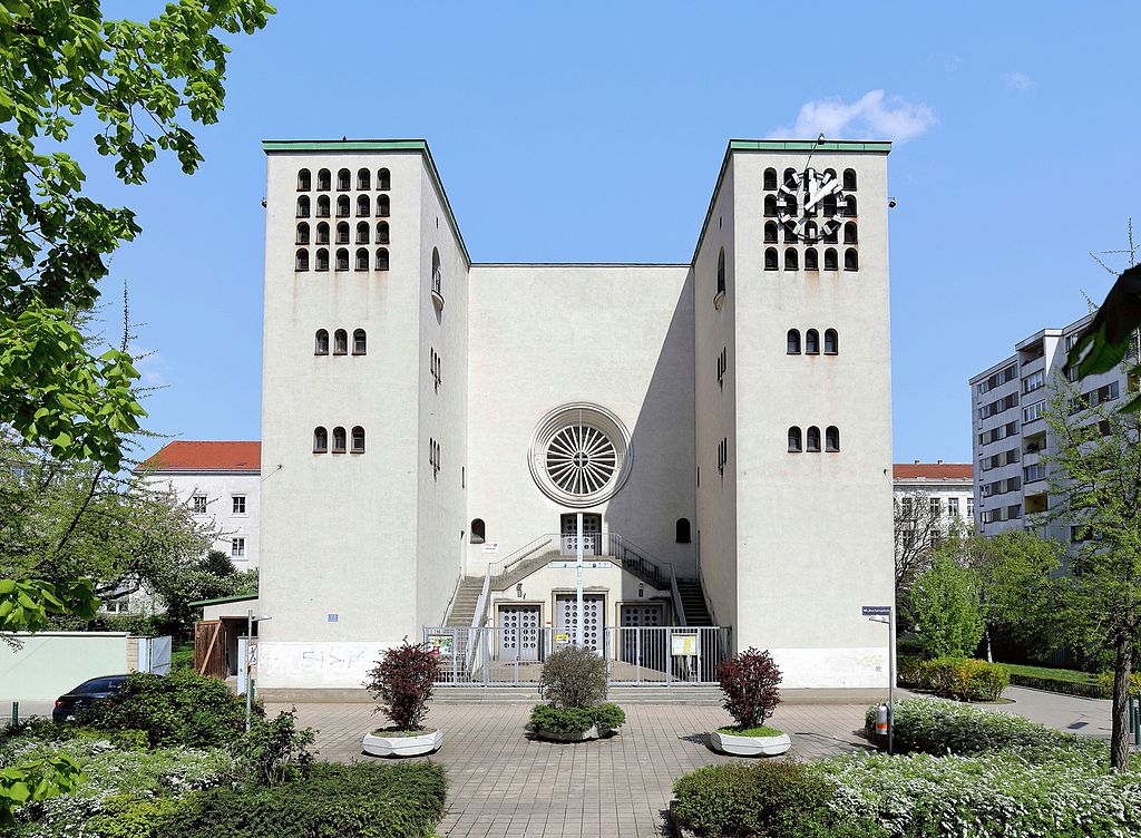 35 Favoriten_(Wien)_-_Kirche_Königin_des_Friedens.JPG