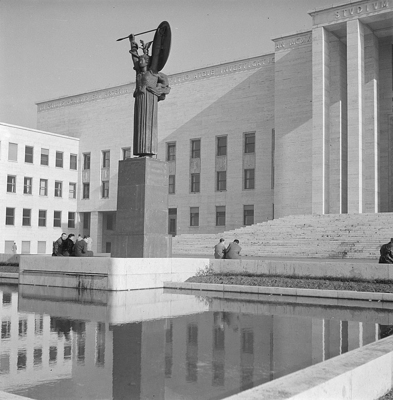 35 Hoofdgebouw_van_de_universiteit_La_Sapienza_in_de_Città_Universitaria.jpg