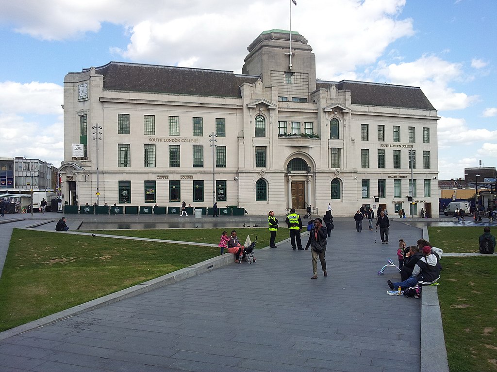 35 London,_Woolwich-Centre,_General_Gordon_Square03.jpg