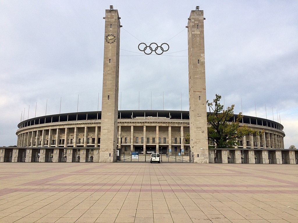 36 1024px-Berlin_Olympic_Stadium5.jpg