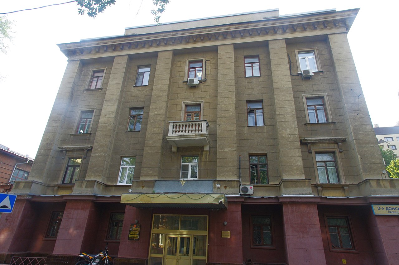 36 1280px-Donskoy_District,_Moscow,_Russia_-_panoramio_(68).jpg