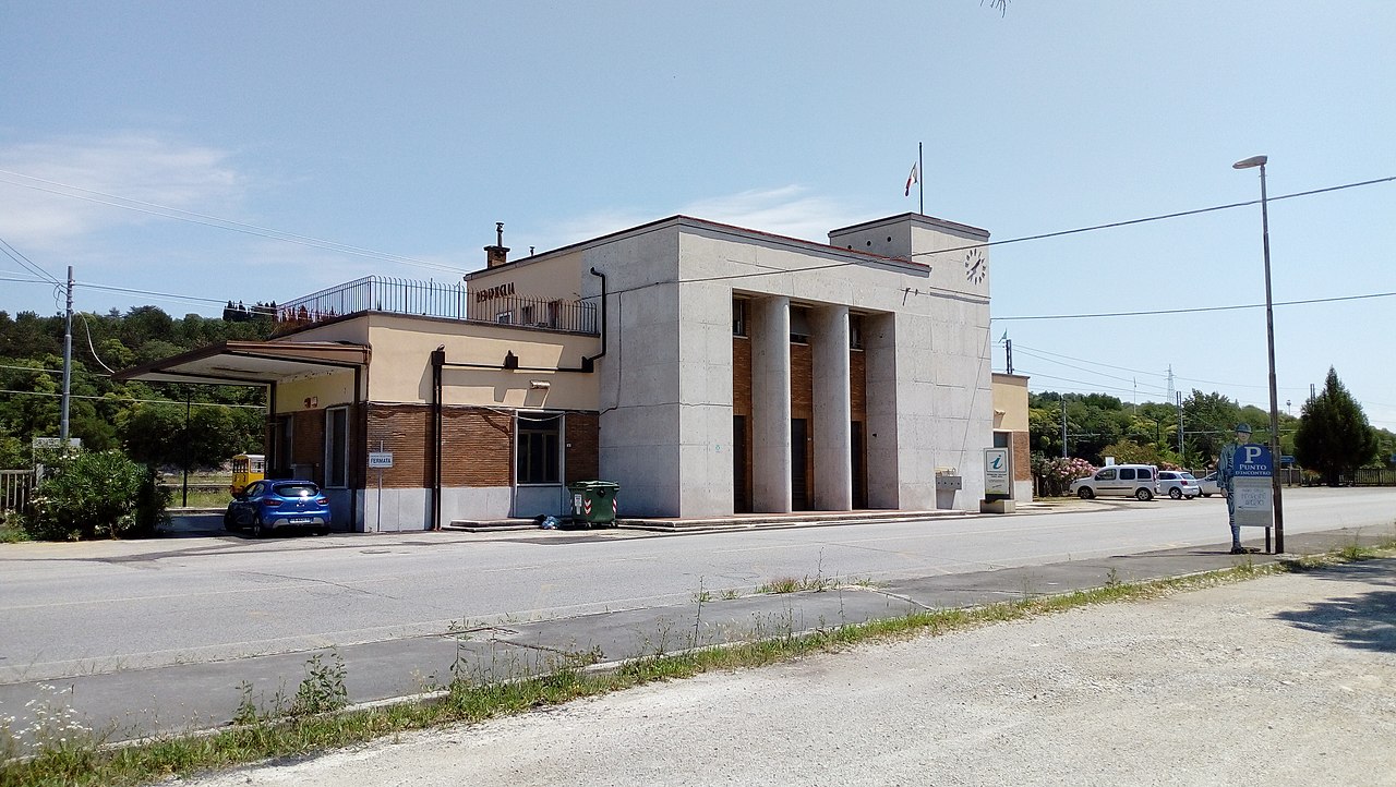 36 1280px-Stazione_Redipuglia.jpg