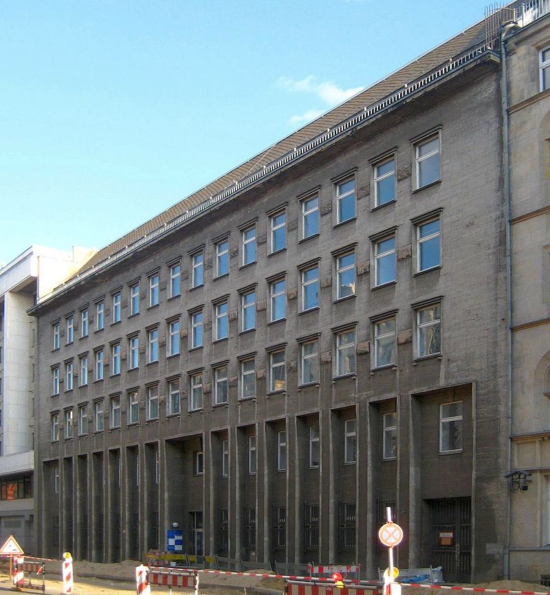 36 800px-Berlin,_Mitte,_Jaegerstrasse_10-11,_Deutsche_Revisions-_und_Treuhand_AG.jpg