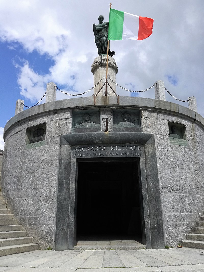 36 800px-Sacrario_militare_del_Tonale_-_entrance.jpg
