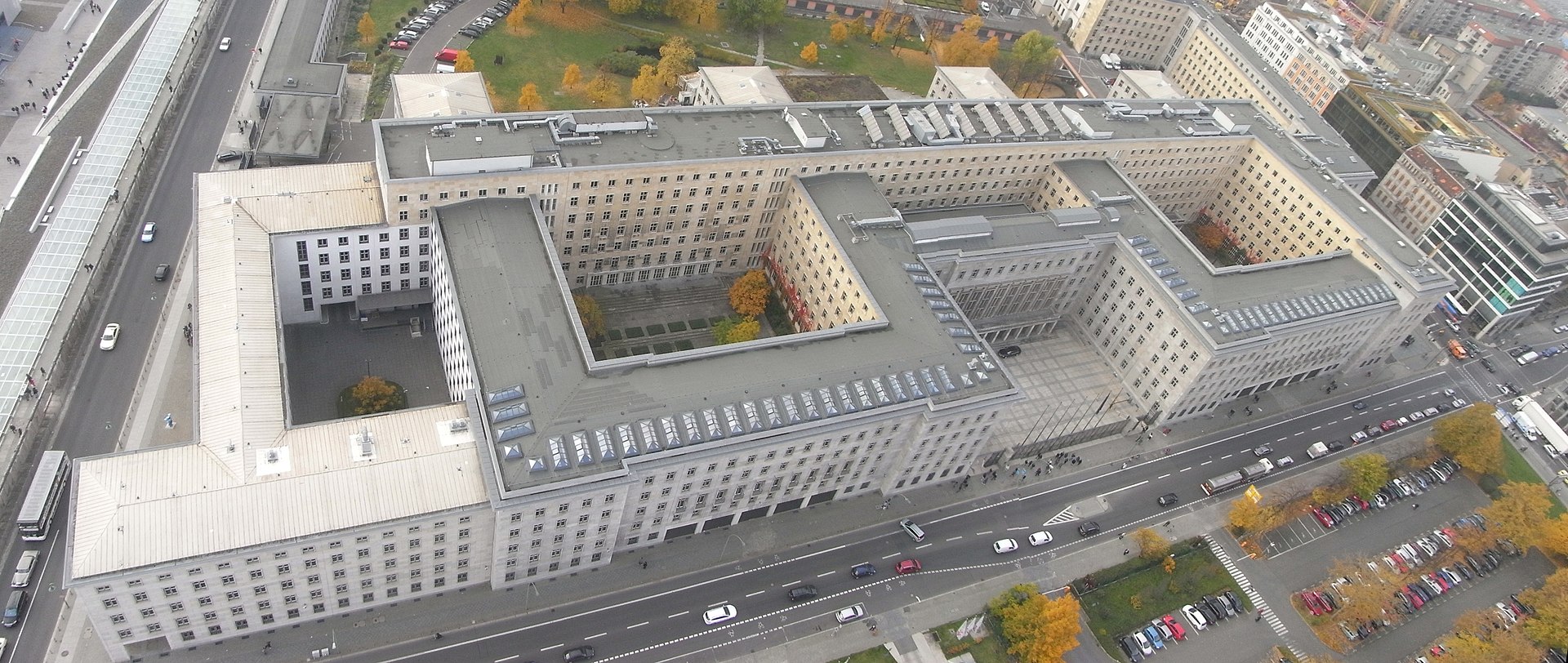 36 Luftaufnahme_Detlev-Rohwedder_Haus.jpg