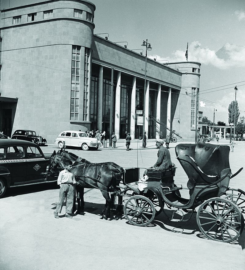 37 тур 19_May_Square,_Ankara_Railway_Station,_1940s_(16664879068).jpg