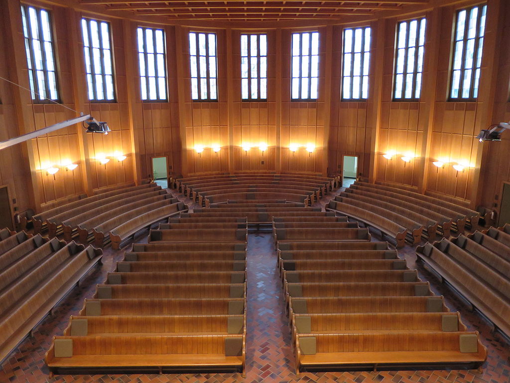 37 1024px-Neue_Kirche_Wollishofen_05.jpg