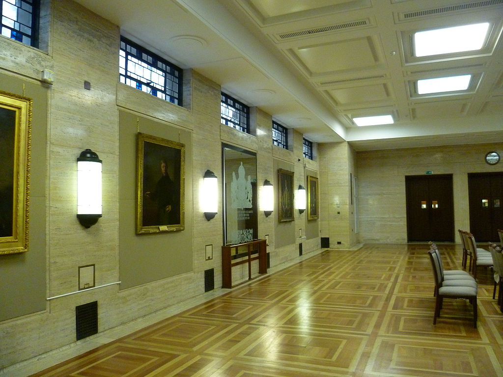 37 1024px-Senate_House_interior_02.jpg