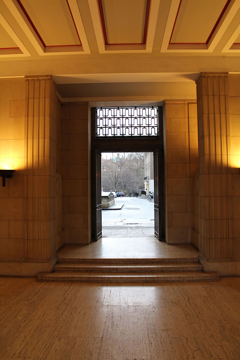 37 800px-Exterior_of_Senate_House_IMG_1217.jpg
