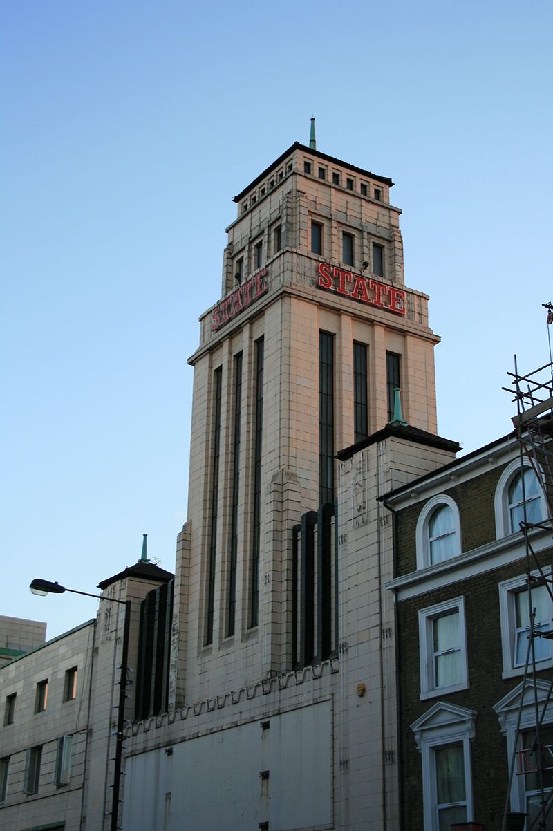 37 800px-Gaumont_Cinema_Kilburn2.jpg