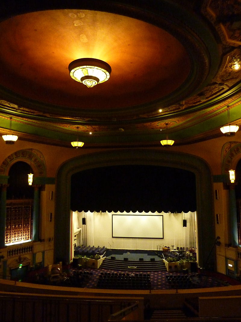 37 800px-Gaumont_State_Cinema_Kilburn_2013-09-21_11.55.47_(by_Nathan).jpg