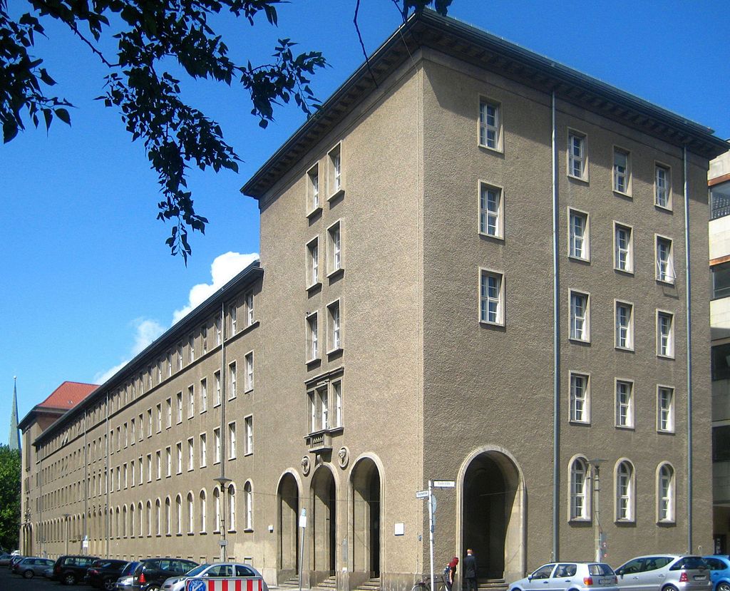 38 1024px-Berlin,_Mitte,_Parochialstraße,_Feuersozietät_aka_Neues_Stadthaus.jpg