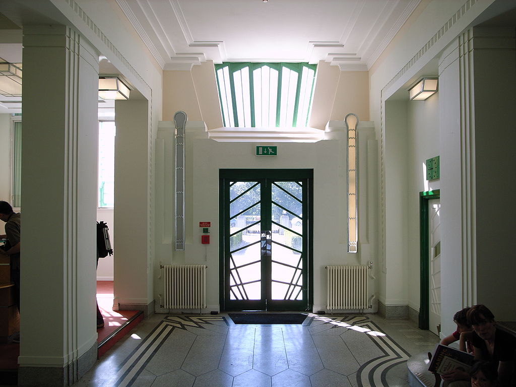 38 1024px-The_Hoover_Building-1392787647.jpg
