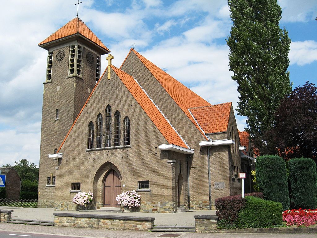 38 1024px-Ulbeek_-_Sint-Rochuskerk.jpg