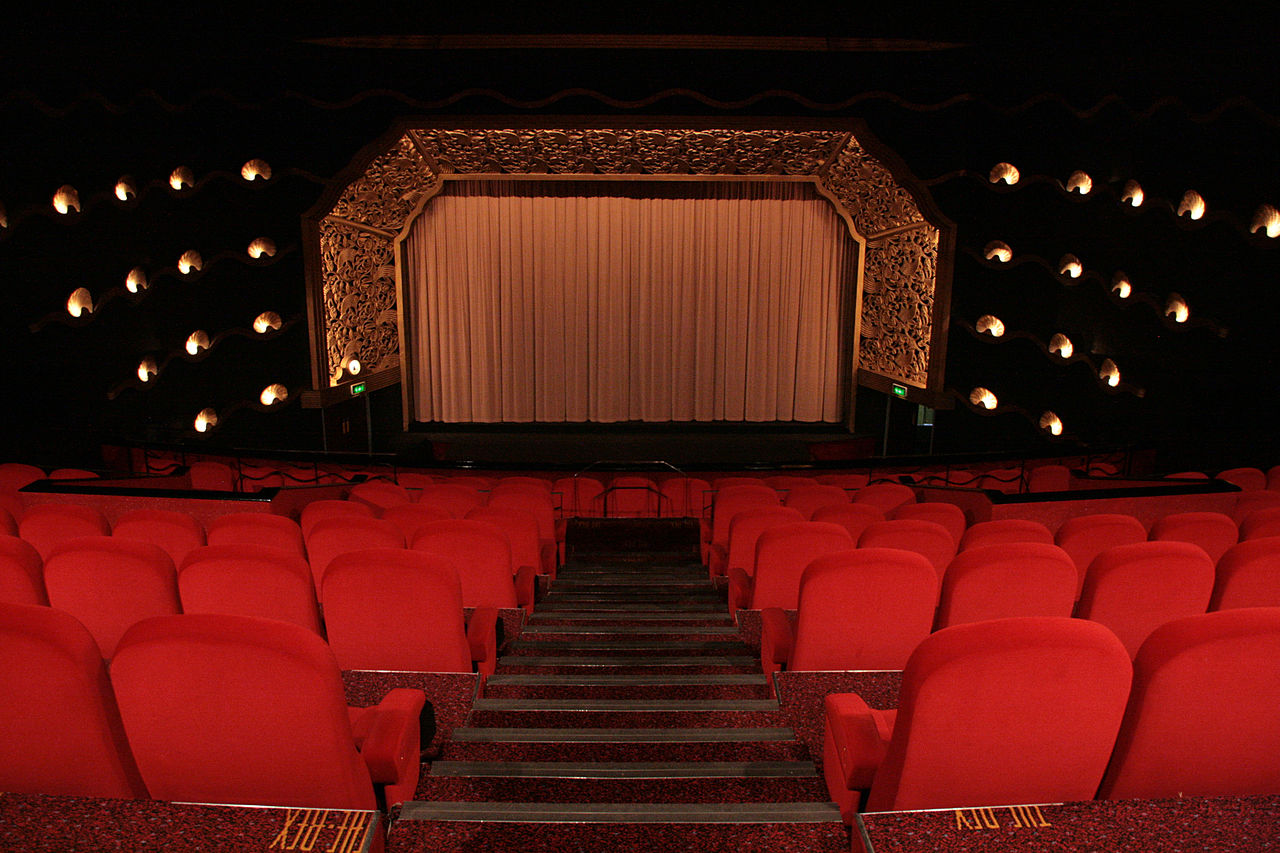 38 1280px-Berkhamsted_Rex_auditorium1.jpg