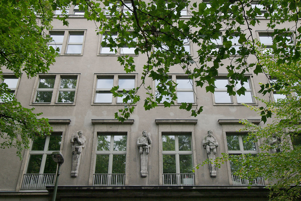 38 1280px-Berlin-Schöneberg_Fritz_elsas_strasse_9_10_03.10.2011_14-16-50.jpg