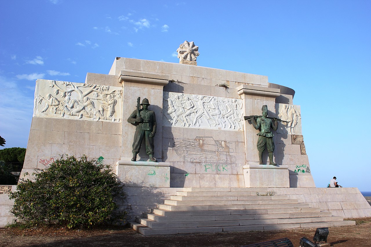 38 1280px-Monumento_ai_Caduti_Italiani_d'Africa_03.jpg