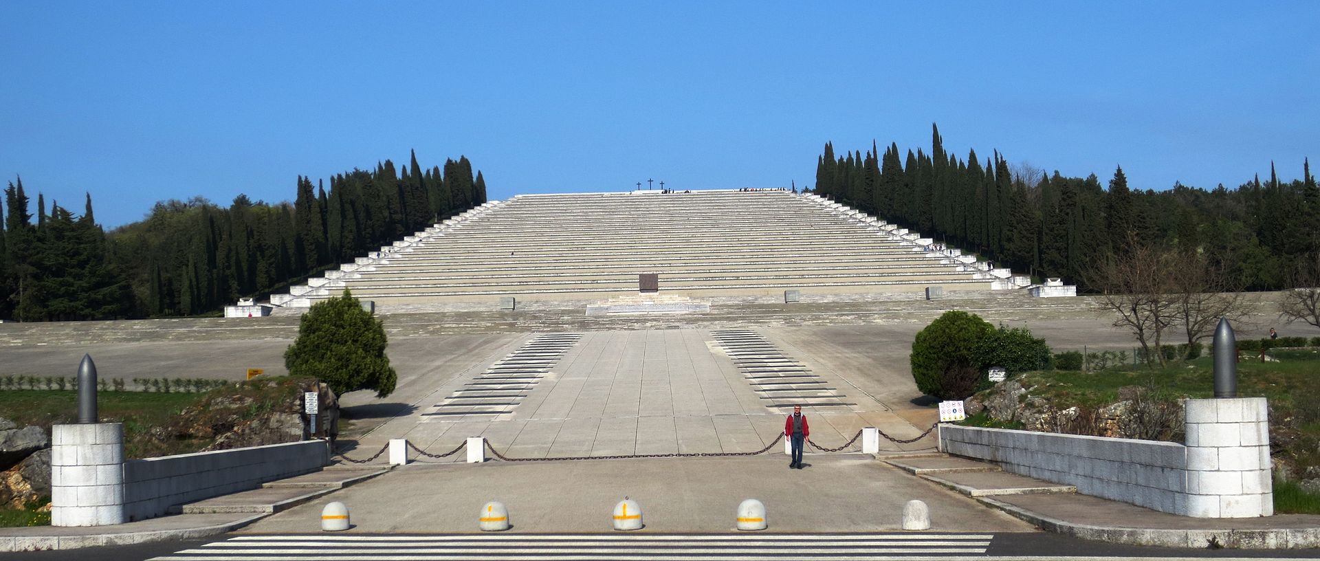 38 1920px-2015-4-Redipuglia_Sredipolje_monument_(36).jpg
