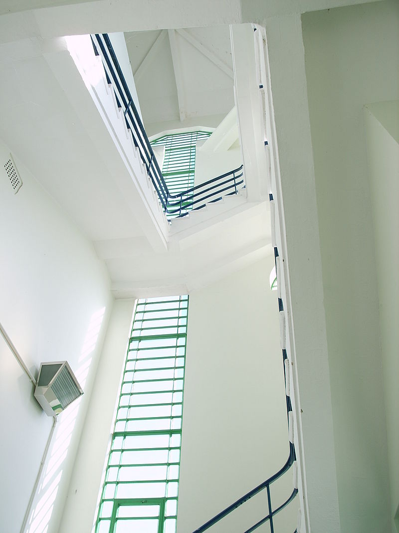 38 800px-The_Hoover_Building-1393659614.jpg