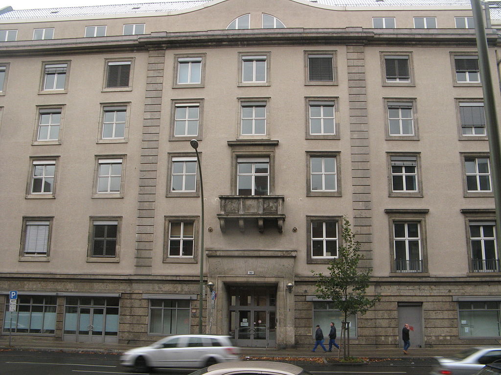 39 1024px-Berlin_potsdamer_str_182_ehem_DAF.jpg