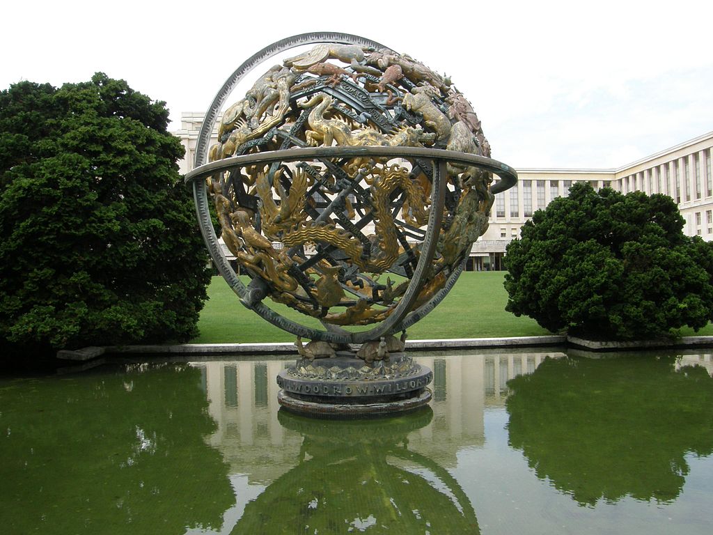 39 1024px-CelestialSphere_P8260337.jpg