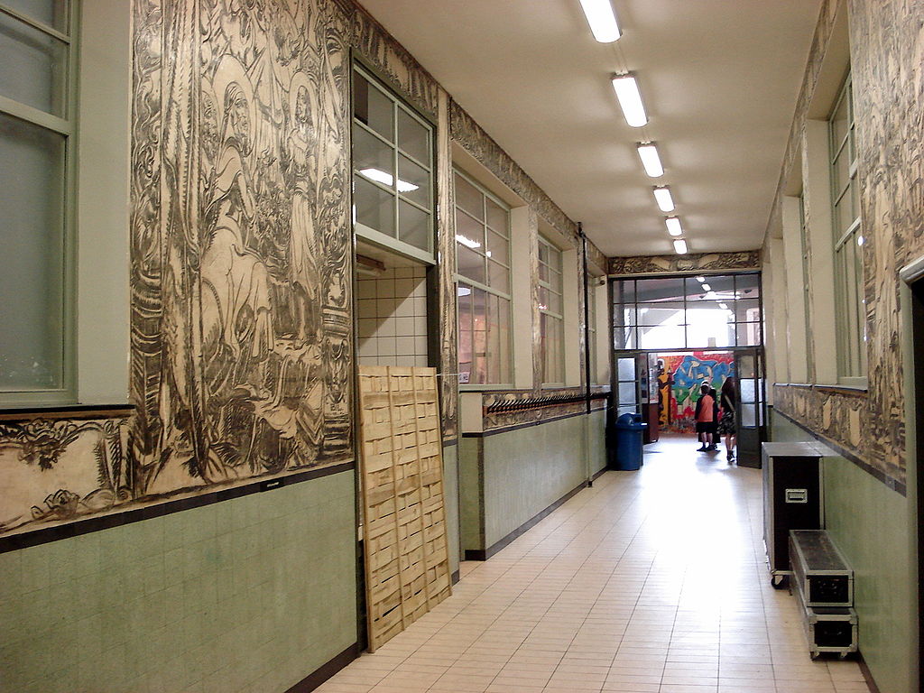 39 1024px-Ost_Xaveriuscollege1.jpg