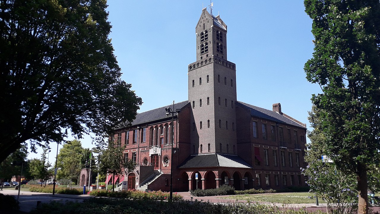 39 1280px-Raadhuis,_Winterswijk,_Netherlands_2019.jpg