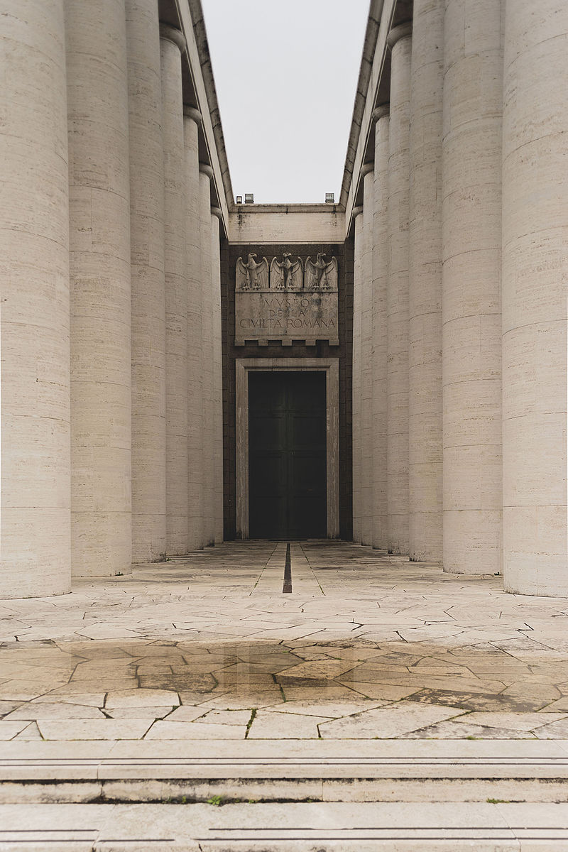 39 800px-Nördlicher_Eingang_des_Museo_della_Civiltà_Romana.jpg