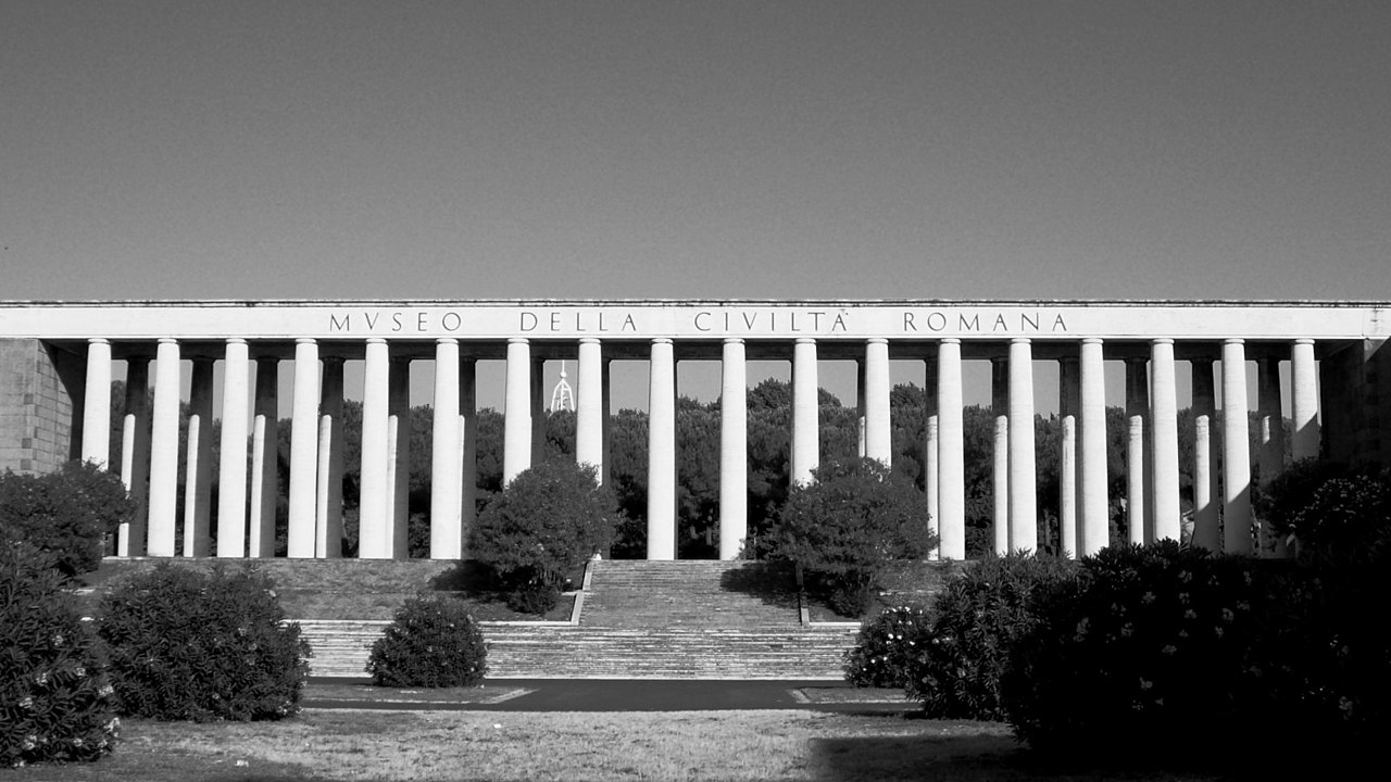 39 Roma_EUR_Colonnato_MCR_BW.jpg